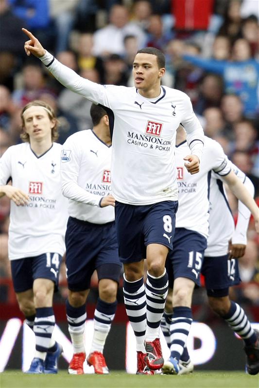 Tottenham Hotspur's Jermaine Jenas celebrates his goal