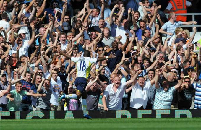 Jermain Defoe celebrates his goal against West Ham