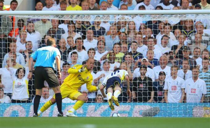 Robbie Keane v Liverpool