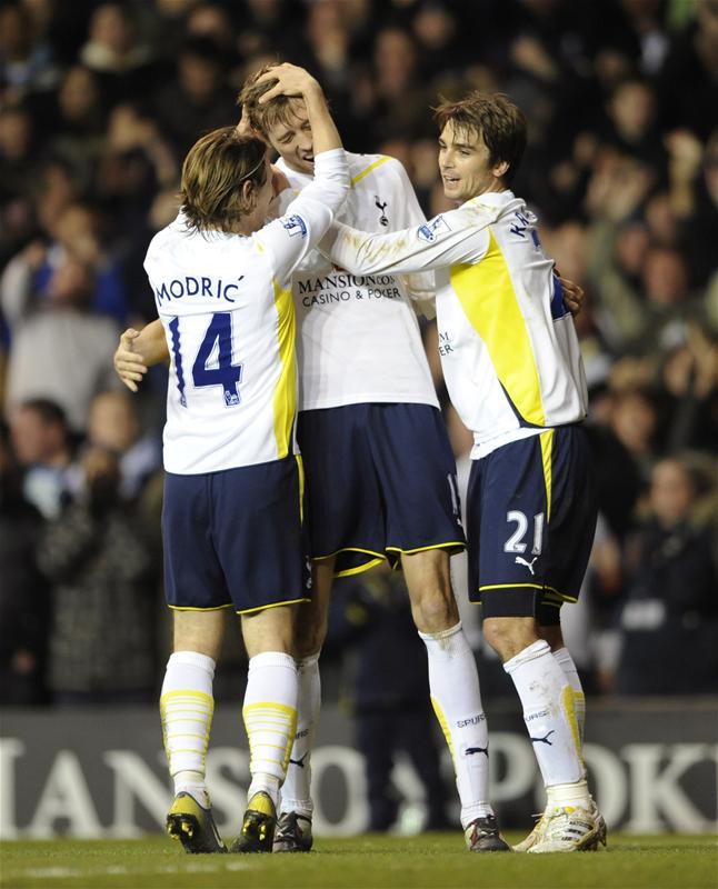 Luka Modric & Niko Kranjcar celebrate Peter Crouch's goal