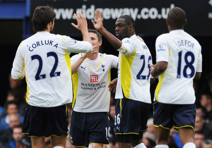 Ledley King celebrayes his goal with Vedran Corluka, Robbie Keane & Jermain Defoe