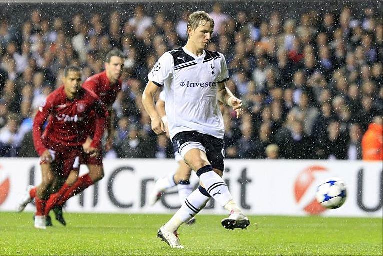 Roman Pavlyuchenko scored two penalties against FC Twente