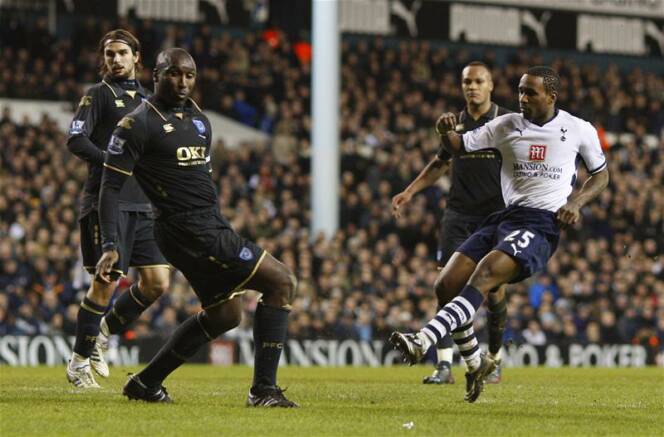 Jermain Defoe scores against Portsmouth