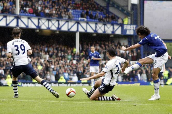 Corluka & Woodgate defend Fellaini's shot