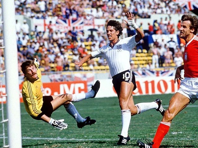 Gary Lineker scores for England against Poland, June 1986